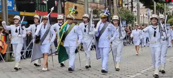 DESFILE CÍVICO-MILITAR É SEMPRE UMA ATRAÇÃO À PARTE NO ANIVERSÁRIO DE NOVA FRIBURGO