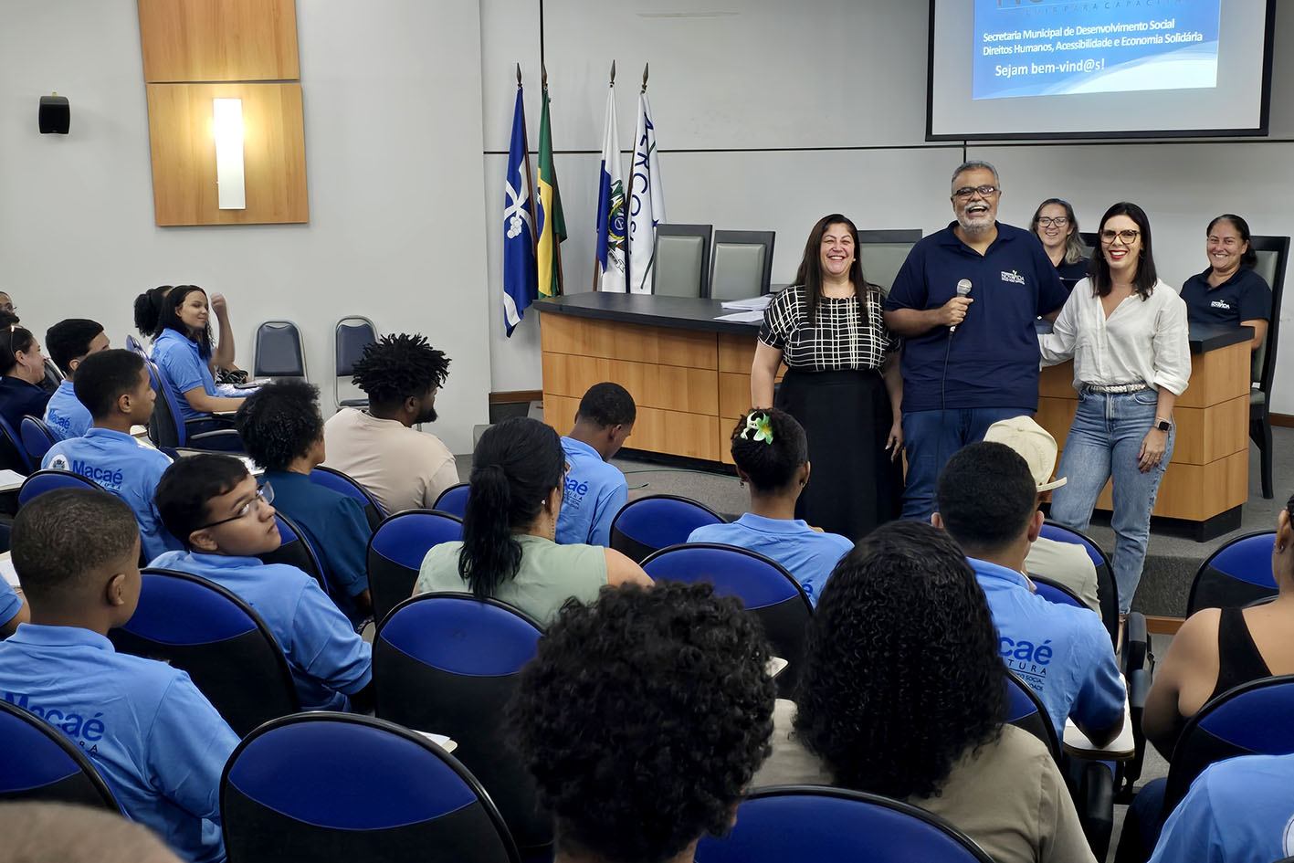Participantes do programa Nova Vida recebem orientações no Paço Municipal antes do início das atividades