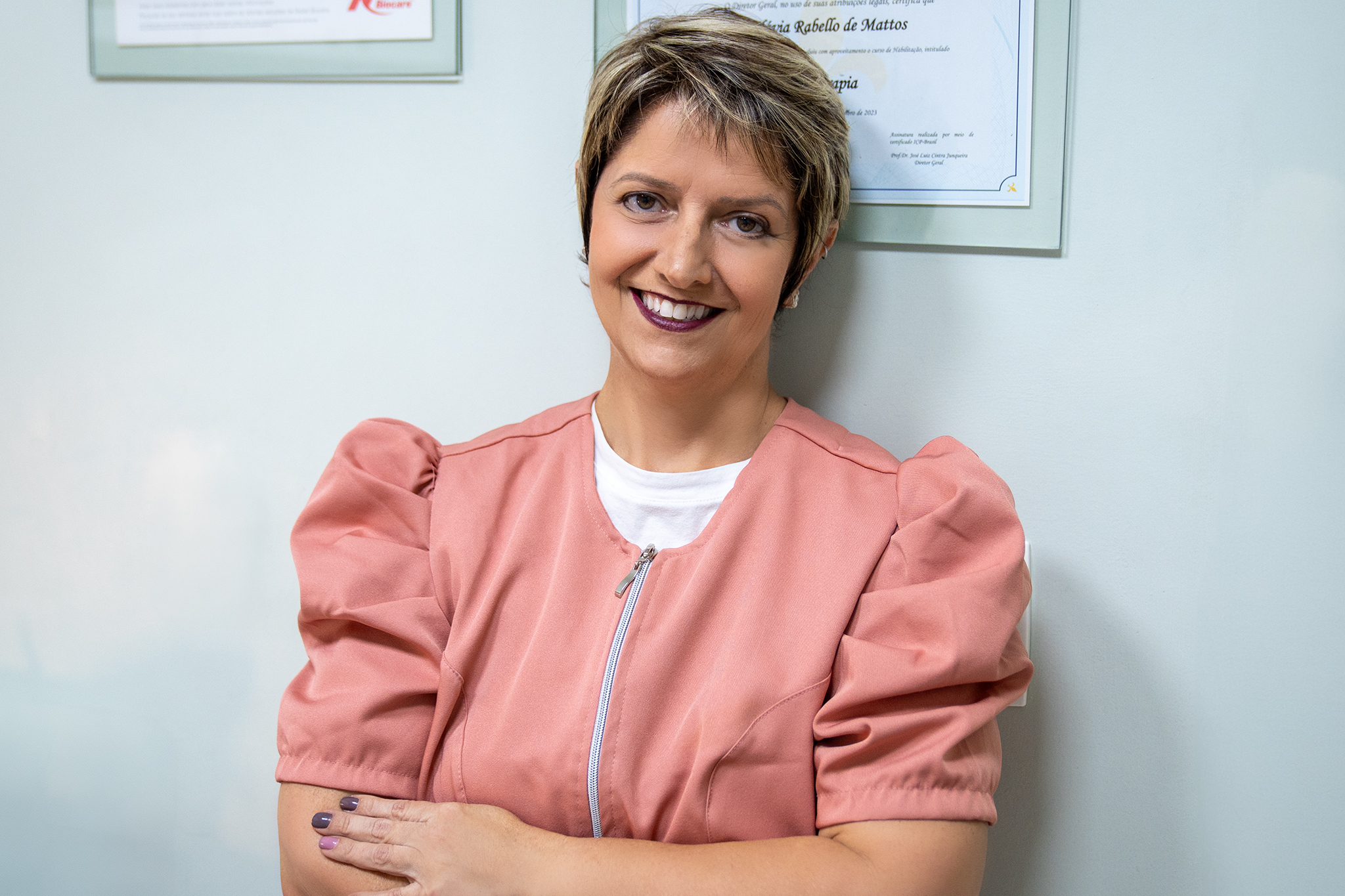 Menopausa também afeta a saúde bucal e pode aumentar o risco de erosão dentária