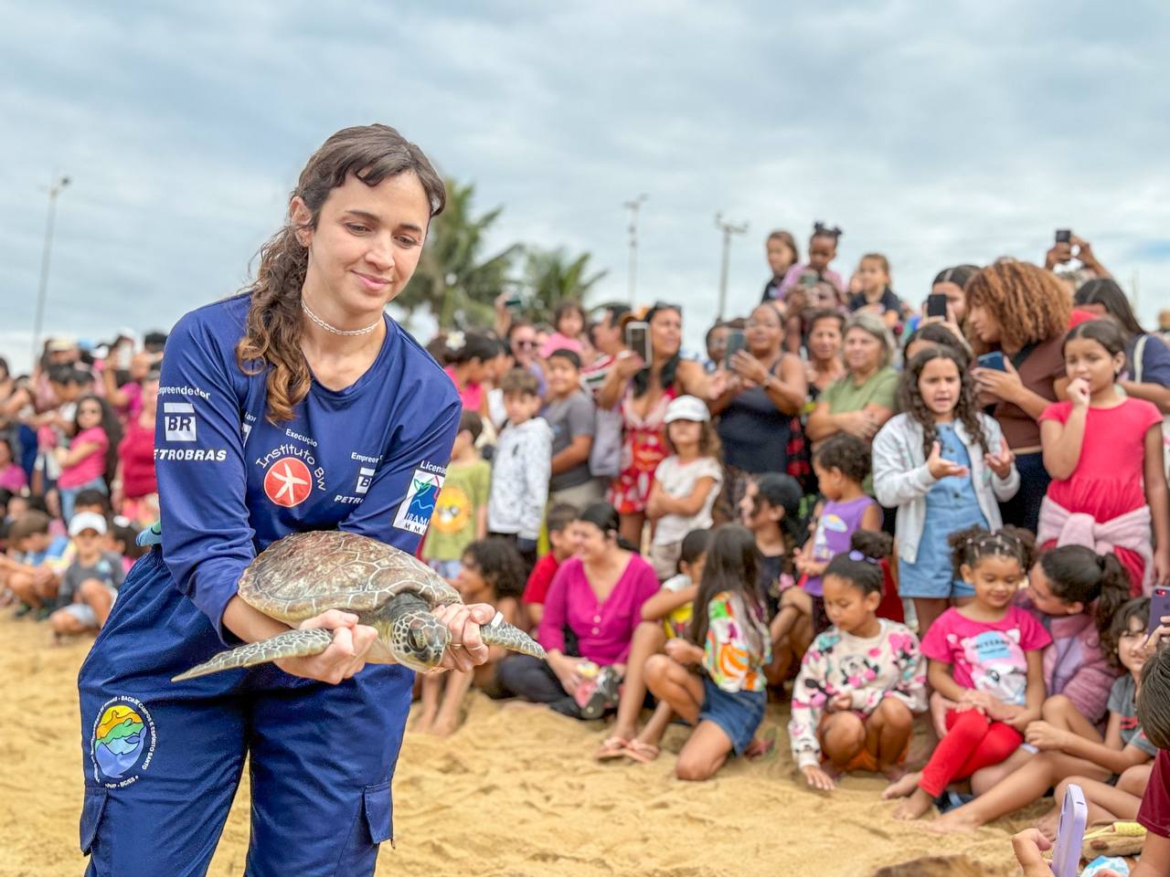 Instituto BW realiza soltura de Tartaruga-Verde em Rio das Ostras