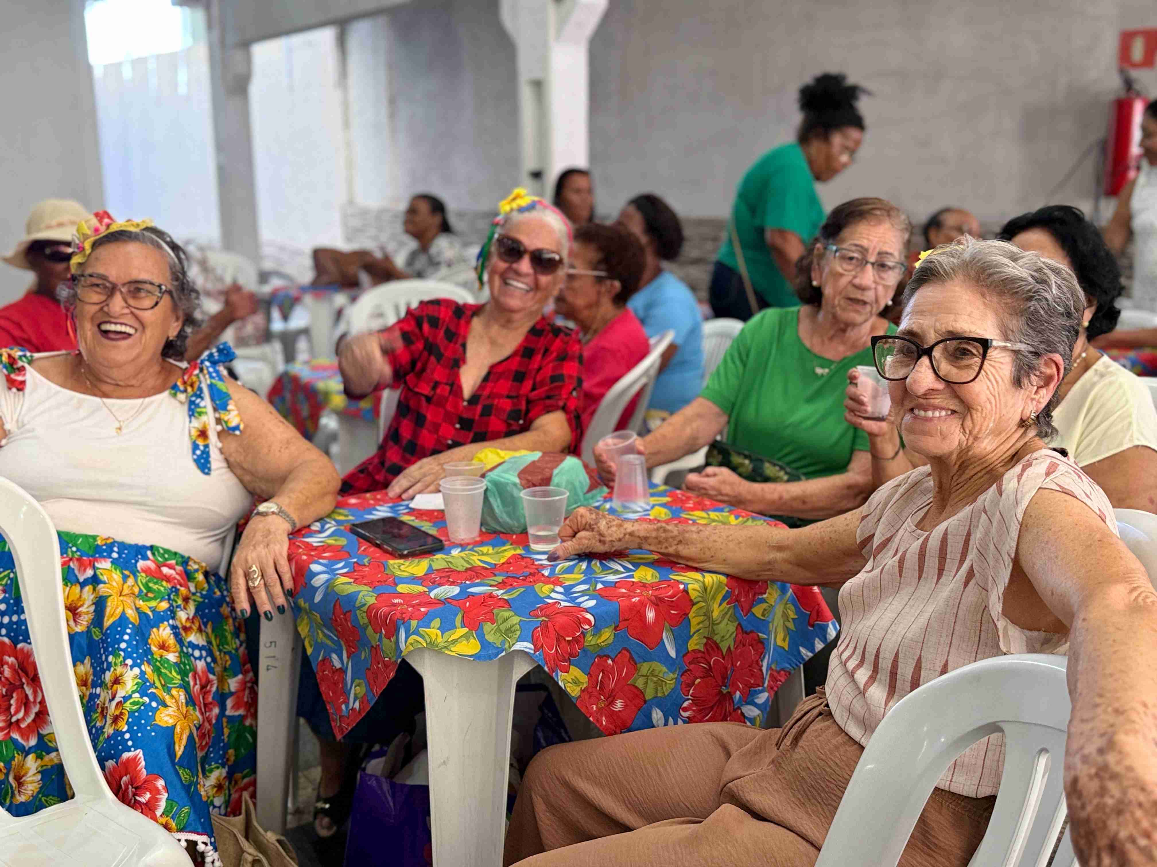 Arraiá reúne idosos em tarde de integração e alegria em Rio das Ostras