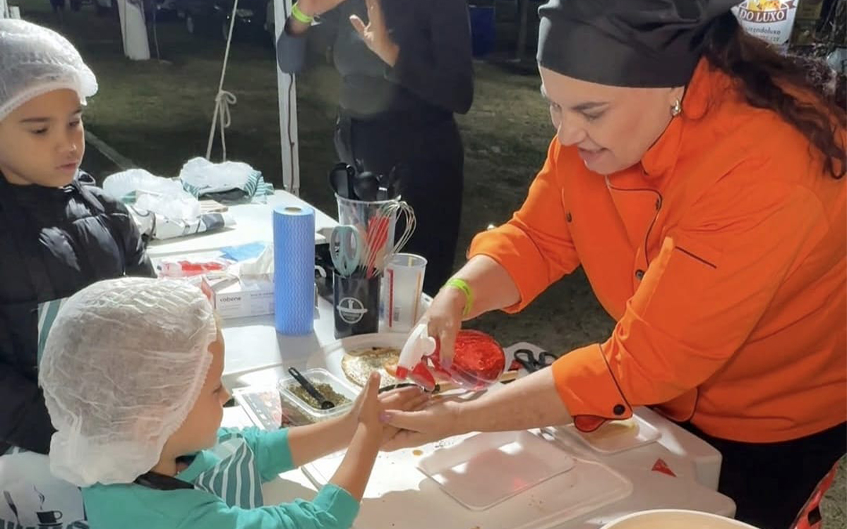 Presidente da Fundação de Cultura ministra oficina de gastronomia infantil no Festival Gastronômico   