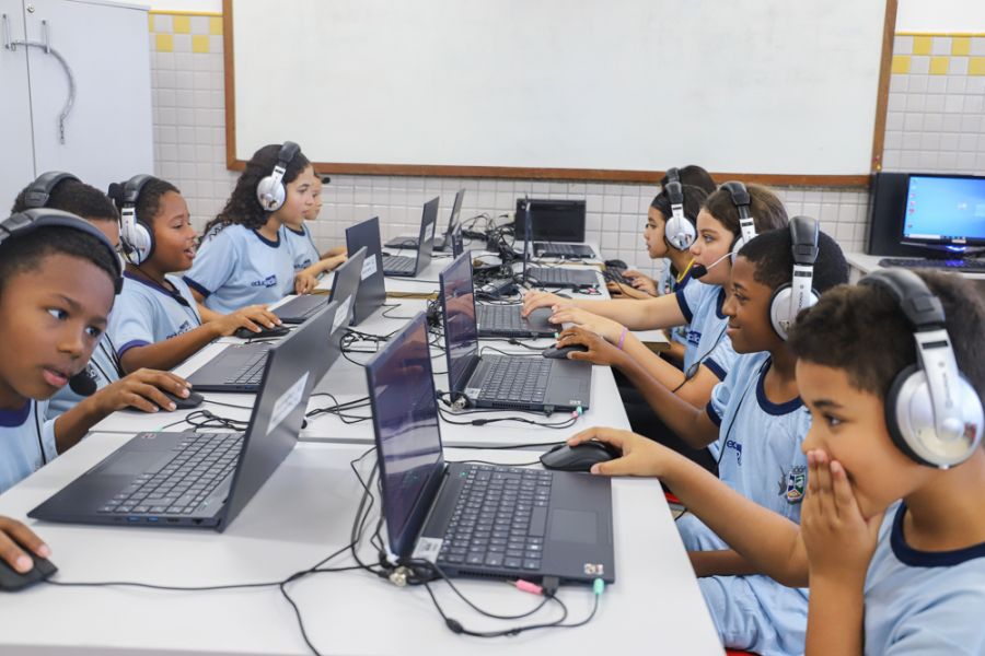 Rio das Ostras apresenta Plano Municipal de Educação Digital Midiática     