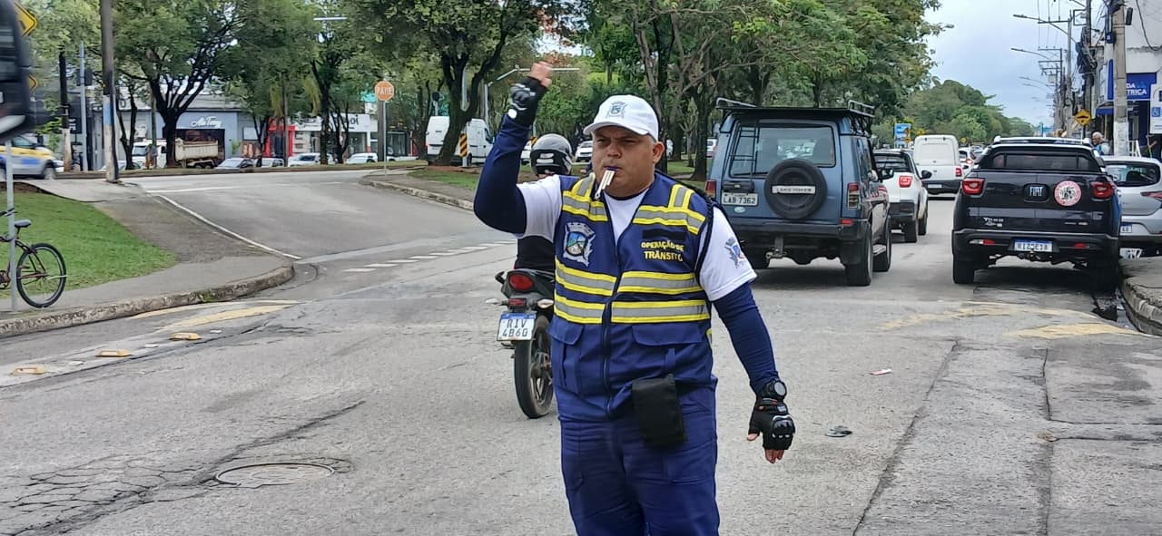Novos operadores de trânsito reforçam orientação e segurança viária em Rio das Ostras