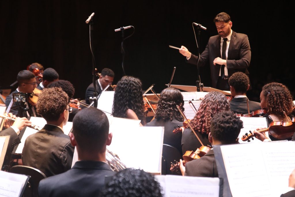 O atributo alt desta imagem está vazio. O nome do arquivo é Orquestra-Sinfonica-Juvenil-Carioca_Credito-Rafael-Ribeiro-1-1024x683.jpg