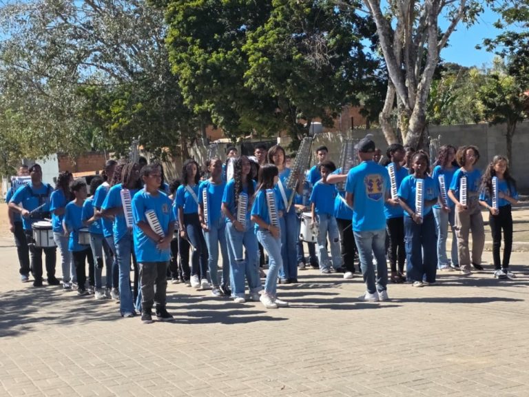 Rotary Club realiza doação de instrumentos musicai...